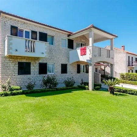 In 3361-4 * Supetar